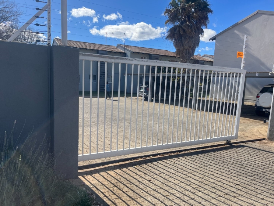 2 Bedroom Property for Sale in Van Der Hoff Park North West